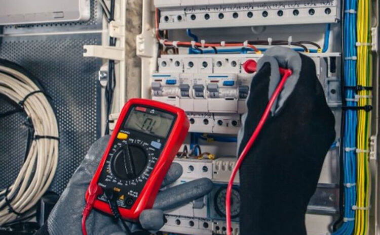  Benefits of the Industrial Electrician Course & Career Guide