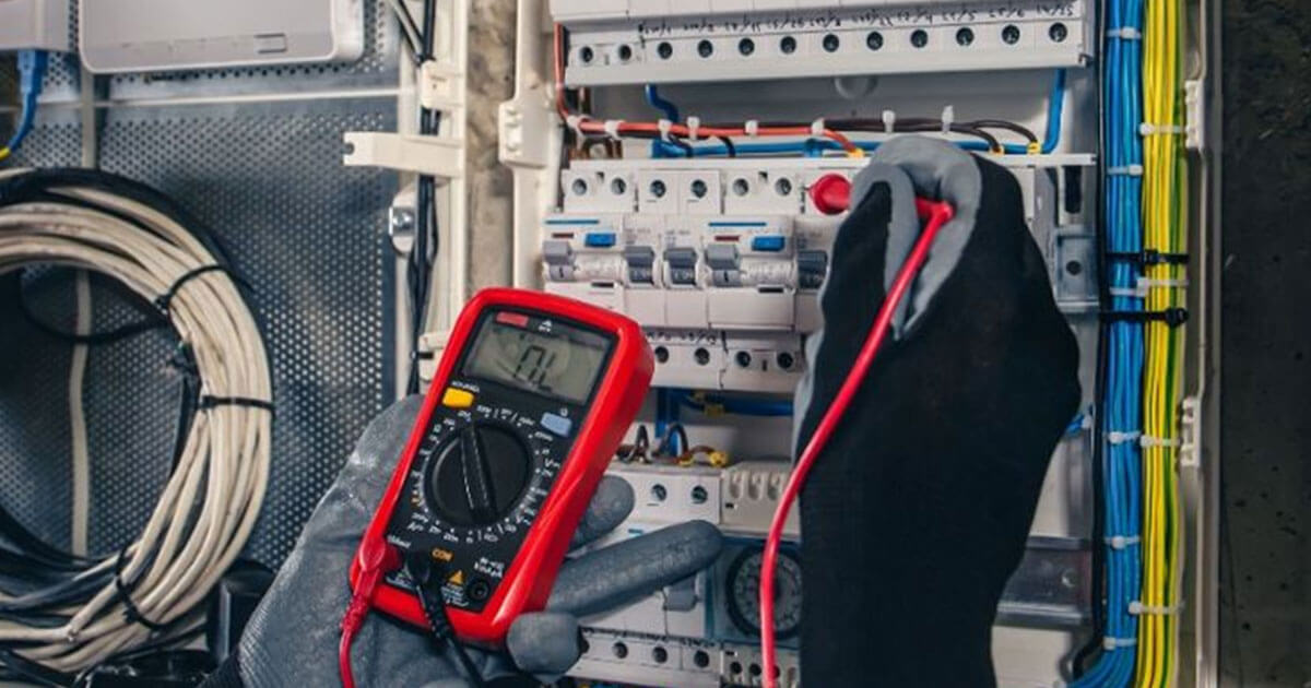 Benefits of the Industrial Electrician Course & Career Guide